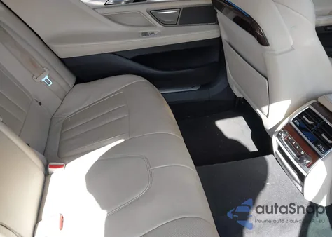 2017 BMW 740I из США, поврежденный, VIN WBA7E2C58HG740026